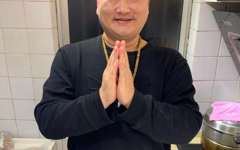 抖阴网红麻辣德子 一个憨态可掬的厨子