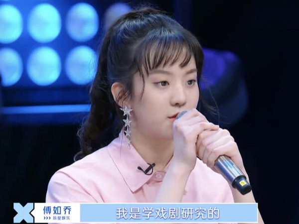 抖阴微微就是秋天里每片落叶是什么歌，微微歌词介绍