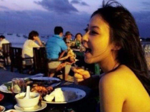 抖阴阿姑拿衣架你妈妈妈妈不打是什么歌，Aku Suka Body Mama Muda的歌词