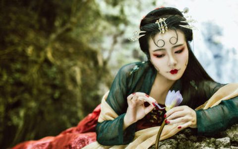 抖阴谁在深夜瞒天过海装模作样身穿羽衣是什么歌，山妖歌曲介绍