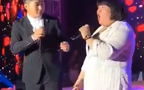 抖阴看到你的信息我就不经意发呆是什么歌，宠爱吖的歌词