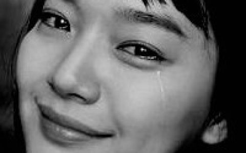 抖阴女生流泪头像 为了爱情我一无所有