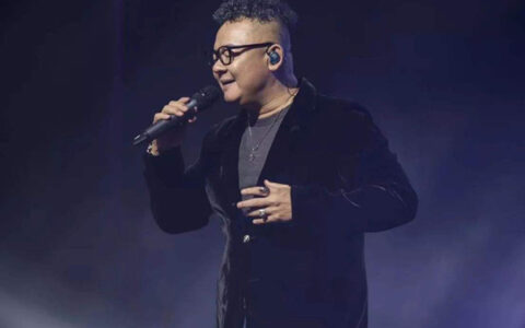 抖阴给我一个吻吧我可以撬地球是什么歌，跟你走歌词介绍
