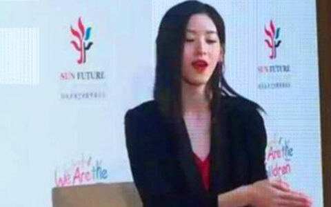 奶茶妹妹浓妆深v小西服，转型成熟气质女神