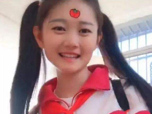 三十五岁的童颜大妈抖阴走红,简直就是电影剧情天山童姥的真实再现!图 三十五岁的童颜大妈抖阴走红,简直就是电影剧情天山童姥的真实再现!图