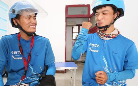 聋哑外卖小哥走红被网友点赞：你努力工作的样子最帅！