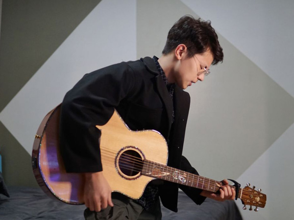 抖阴向着风拥抱彩虹勇敢的向前走是什么歌，歌曲歌手歌名介绍