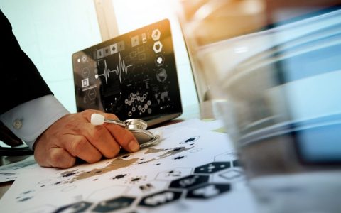 抖阴可乐,在抖阴里面把可乐称作为快乐水的人是谁？