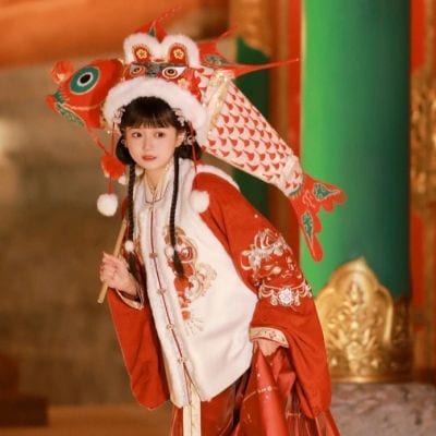 红色系超级好看的虎年旺财女头(新年最旺的好看的女生头像合集)