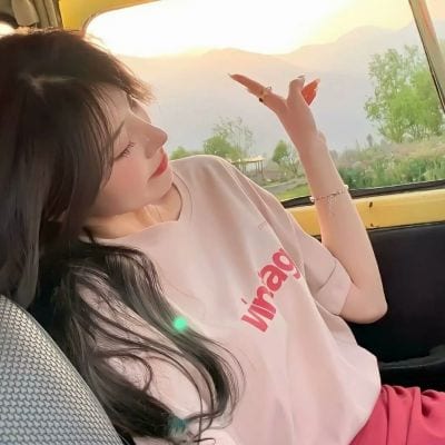 那些不善表达的人也在偷偷爱着你(女生长发高清头像甜美又很清纯)