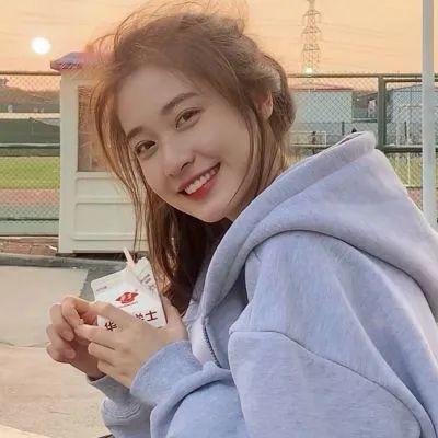 易拉罐里蹦出了夏天(女头真人个性又可爱)