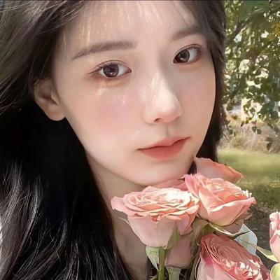 女孩只有快乐运气才会好(长发飘飘的温柔女头很灵动)图