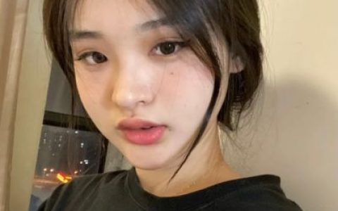 星空在璀璨的夏梦里转动(甜妹怼脸自拍女头网图合集)