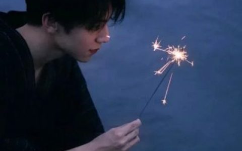 别浪费时间在不值一提的事情上(很干净的又很帅气的男生魅力头像)