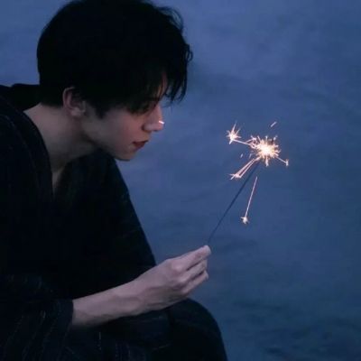 别浪费时间在不值一提的事情上(很干净的又很帅气的男生魅力头像)图