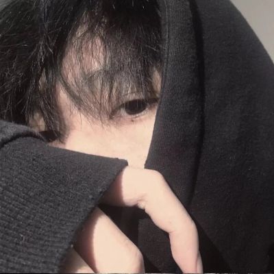 别浪费时间在不值一提的事情上(很干净的又很帅气的男生魅力头像)图1