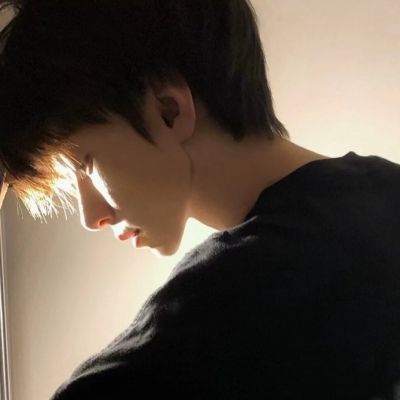 别浪费时间在不值一提的事情上(很干净的又很帅气的男生魅力头像)图2
