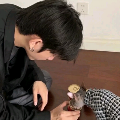 别浪费时间在不值一提的事情上(很干净的又很帅气的男生魅力头像)图5