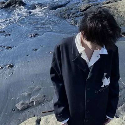 别浪费时间在不值一提的事情上(很干净的又很帅气的男生魅力头像)图10
