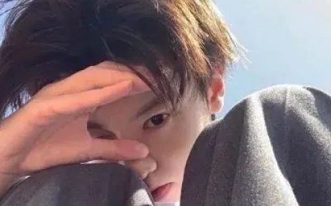 沉默并非是无话可说而是一言难尽(很有范的阳光帅气的男生头像)