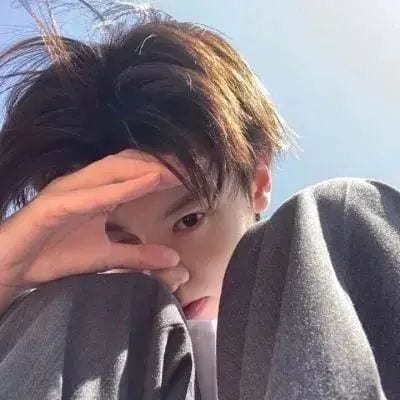 沉默并非是无话可说而是一言难尽(很有范的阳光帅气的男生头像)