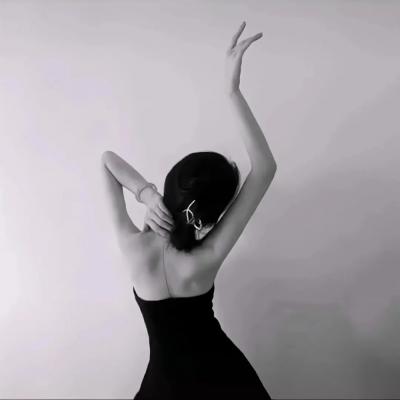 超级酷的黑白系女头合集(高贵气质黑白系女头好看)
