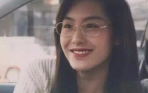 ⽣活就是我们隔着朋友圈相互羡慕(超级搞怪的女生头像可爱很赞)