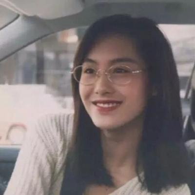 ⽣活就是我们隔着朋友圈相互羡慕(超级搞怪的女生头像可爱很赞)