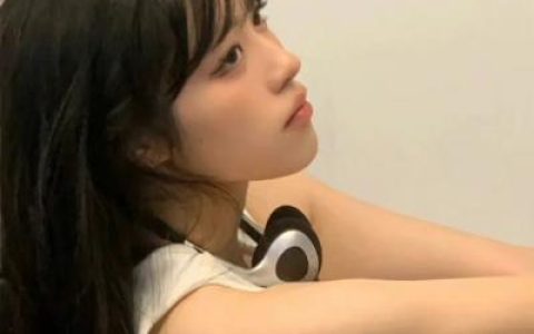 人们都在羡慕和追逐别人的途中迷失(很软很仙的女生头像真人气质)
