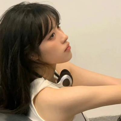 人们都在羡慕和追逐别人的途中迷失(很软很仙的女生头像真人气质)