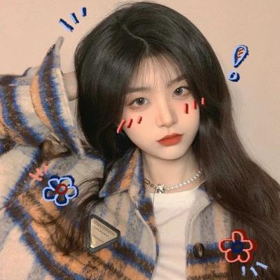 既然活着那就全力以赴去快乐(颜值很高的女生真人很俏皮的头像)