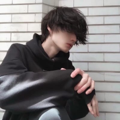 眼睛可以近视目光不能短浅(ins气质高冷男生头像简约干净)