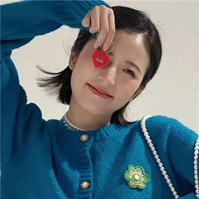 过节不是麻烦是提醒你爱与被爱(宝藏女孩周雨彤气质头像)