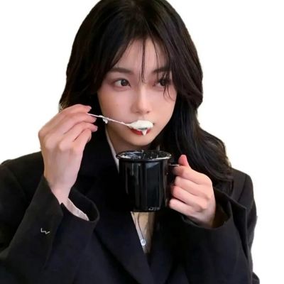 白底干净的女头合集(白底很好看的女生气质网红头像大全)图5