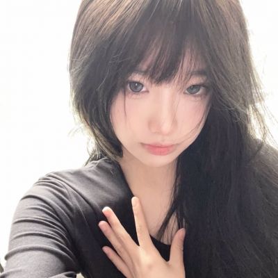 白底干净的女头合集(白底很好看的女生气质网红头像大全)图8