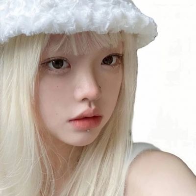 白底干净的女头合集(白底很好看的女生气质网红头像大全)图11