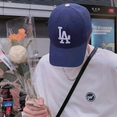 没点自我安慰的本事真撑不到现在(很霸气又吸引人的帅气真人男生头像大全)