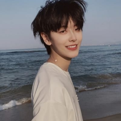 很吸引人眼球的高颜值男头(男生头像冷酷帅气真人又超级的好看)