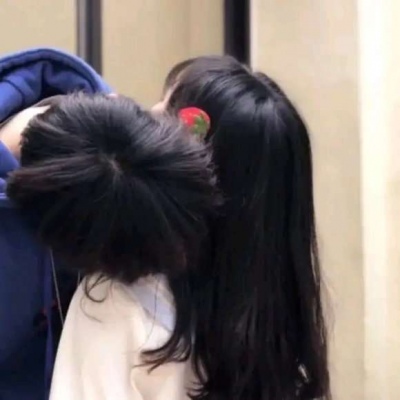 不用很刻意的去维持和经营爱情一切随缘就好(情人节一左一右情侣低调部位头像)图2