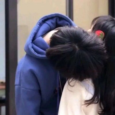 不用很刻意的去维持和经营爱情一切随缘就好(情人节一左一右情侣低调部位头像)图3