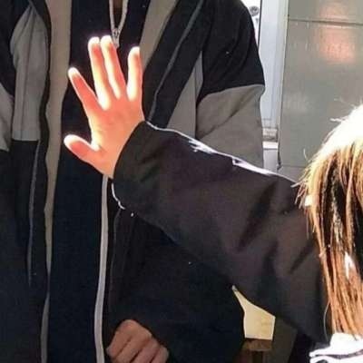 不用很刻意的去维持和经营爱情一切随缘就好(情人节一左一右情侣低调部位头像)图7