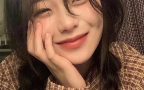 世界不是善意的收起你的天真(很甜的女生精致的头像大全很可爱)