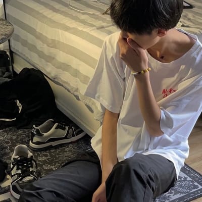 微丧不露脸的高清男头像(男生不露脸有点微丧的部位头像)