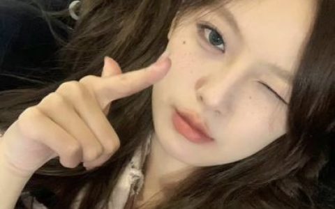 永远喜欢内心柔软的人(女生很俏皮的又很好看的头像)