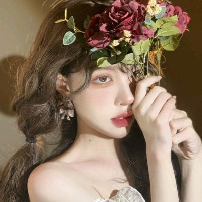 乱糟糟的世界里我也希望能遇到属于我的光(超级美很有意境的梦幻美女头像)