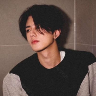 独一无二最新版男头吸引人(ins风超级成熟的男生抖阴头像)