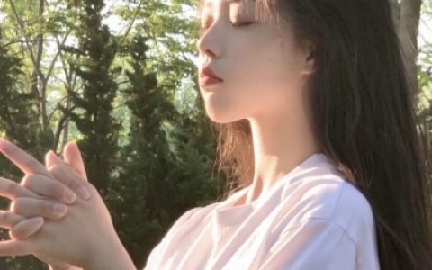 好多喜欢藏在欲言又止里(女生头像慵懒偏冷淡风超级好看)