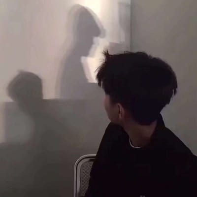 我这个年纪本来就没有快乐可寻了(微丧男生头像冷酷帅气侧脸真人遮脸)