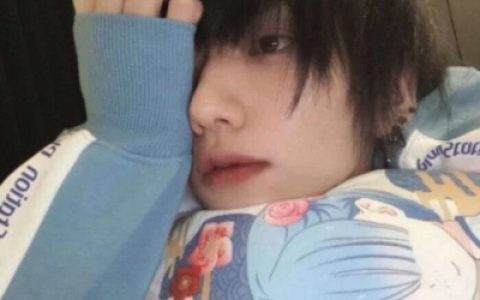 女孩子的脸红胜过一大段告白(禁欲系男生头像高清真人)