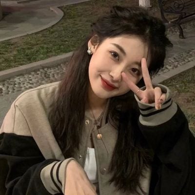 想做一个很有钱的孤独患者(精选气质有很有魅力的好看女生头像)